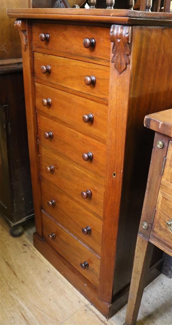 Mahogany Wellington chest(-)